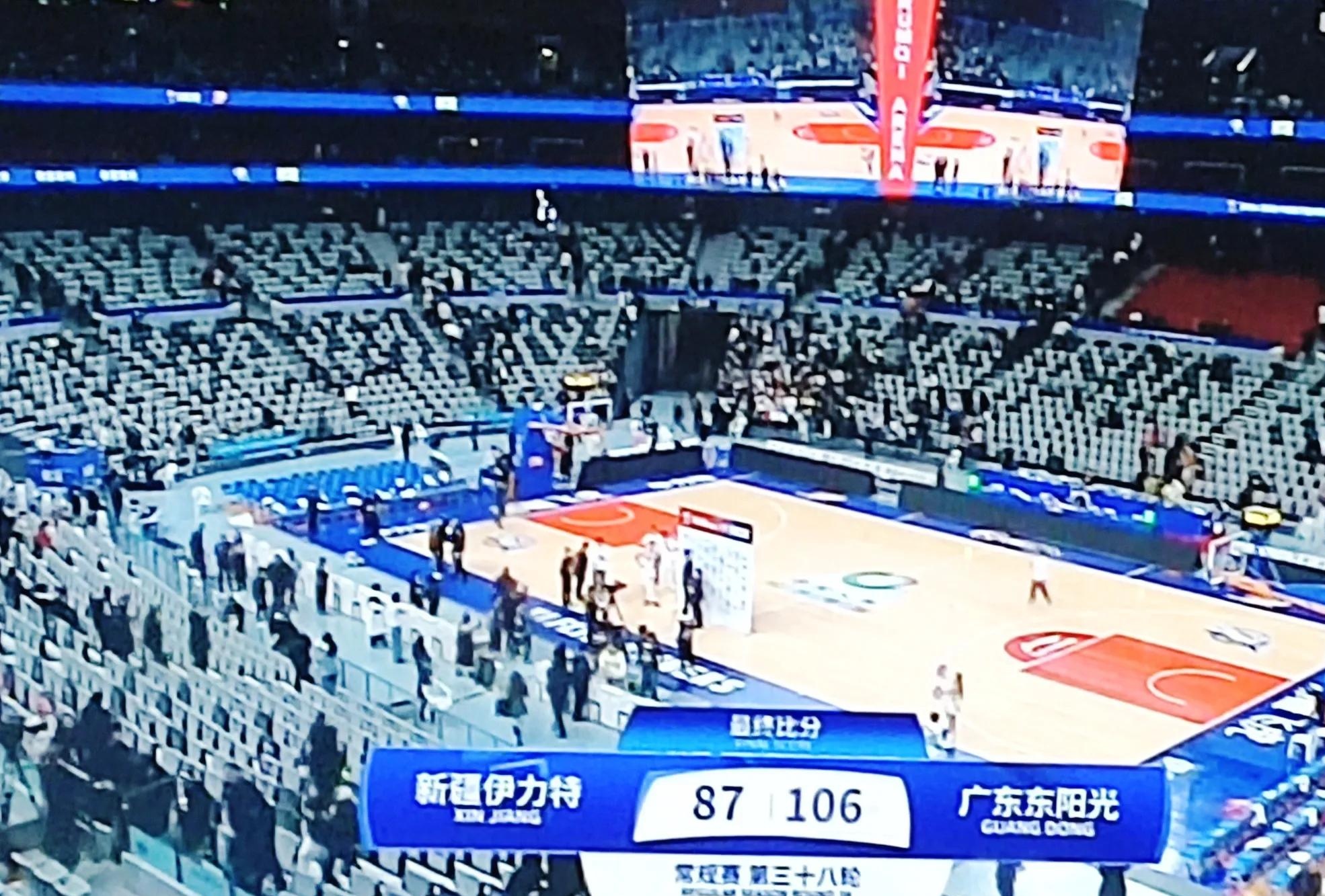 广东主场对阵新疆队，激烈交锋