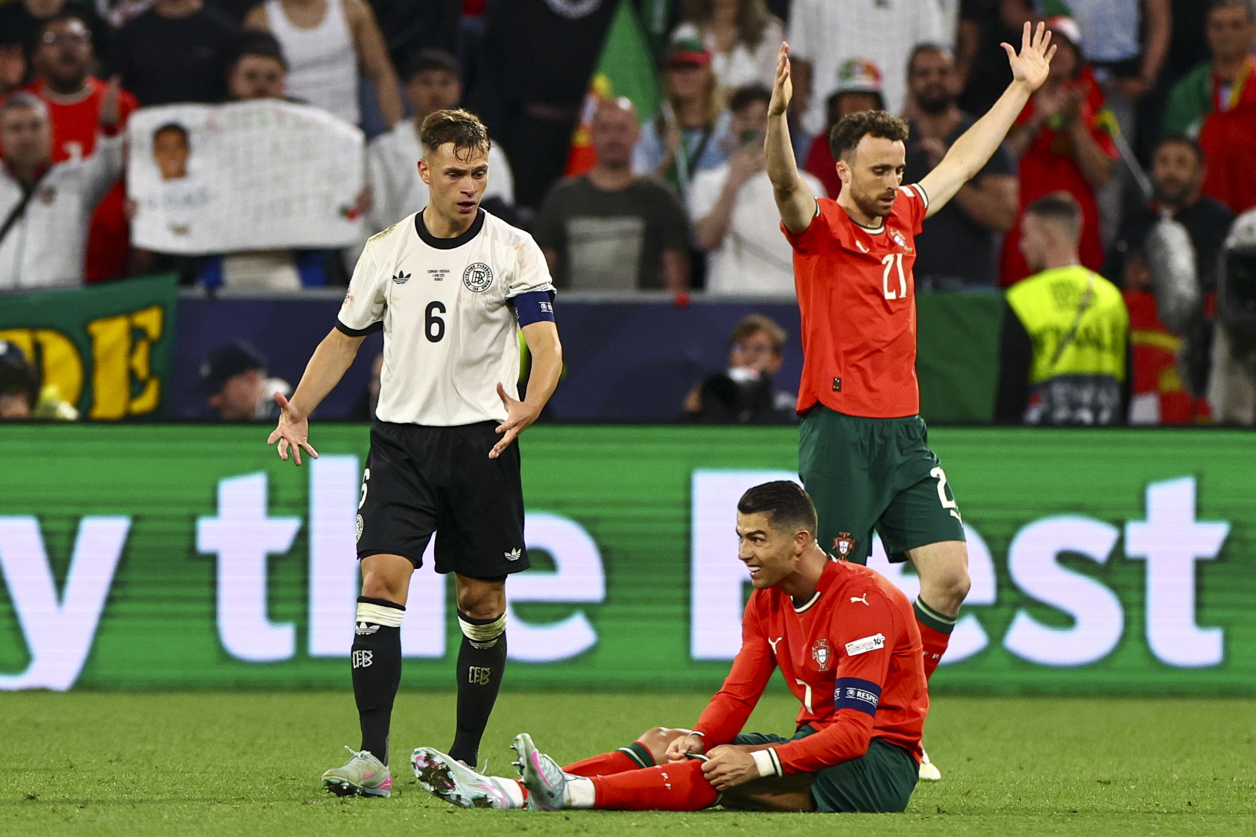 葡萄牙队将迎战瑞士队,备战拼搏之战 葡萄牙队将迎战瑞士队,备战拼搏之战