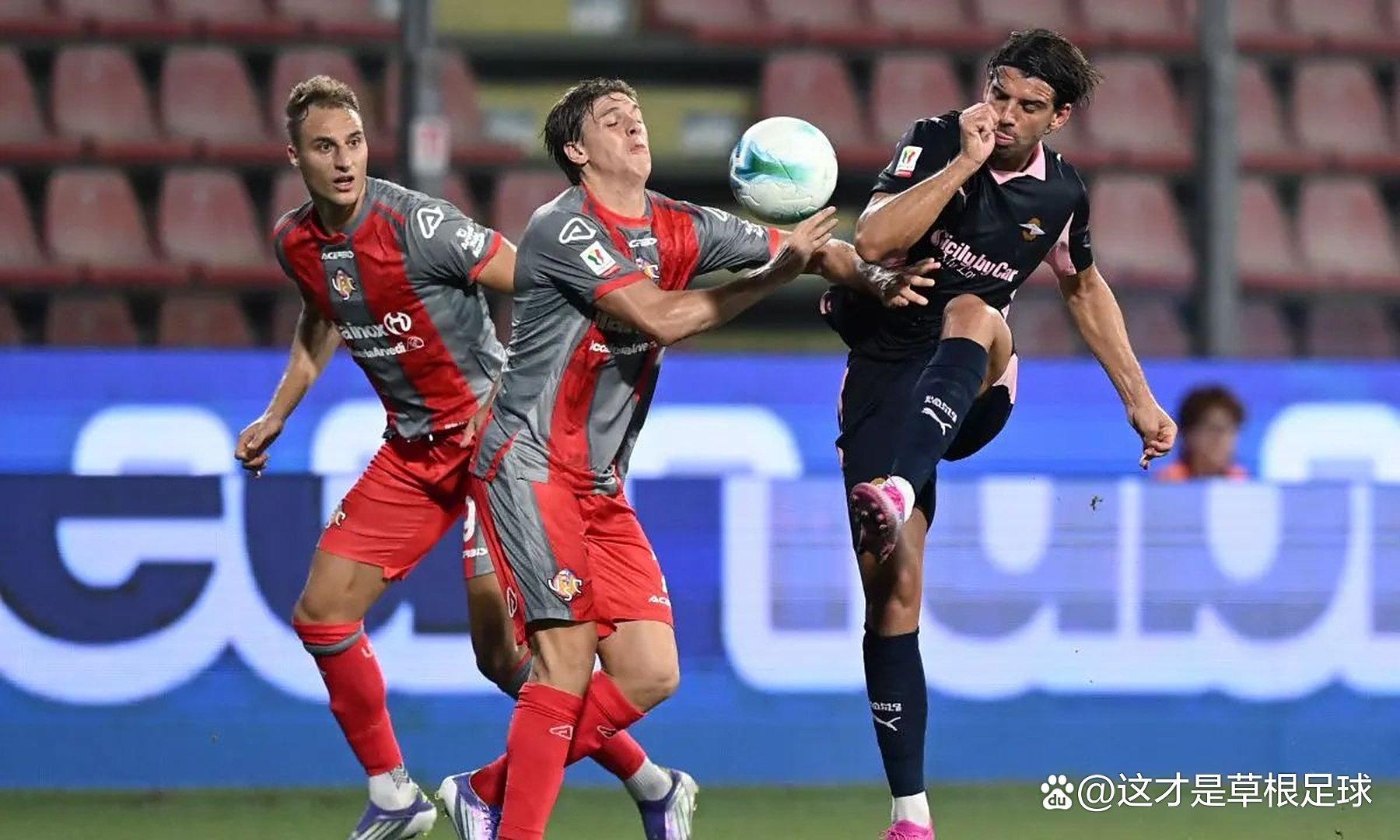 开云体育-完胜巴勒莫，卡利亚里队迎来胜利