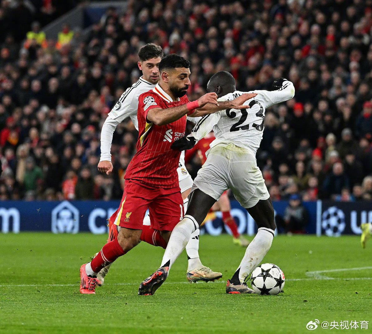 利物浦击败曼联，继续保持不败