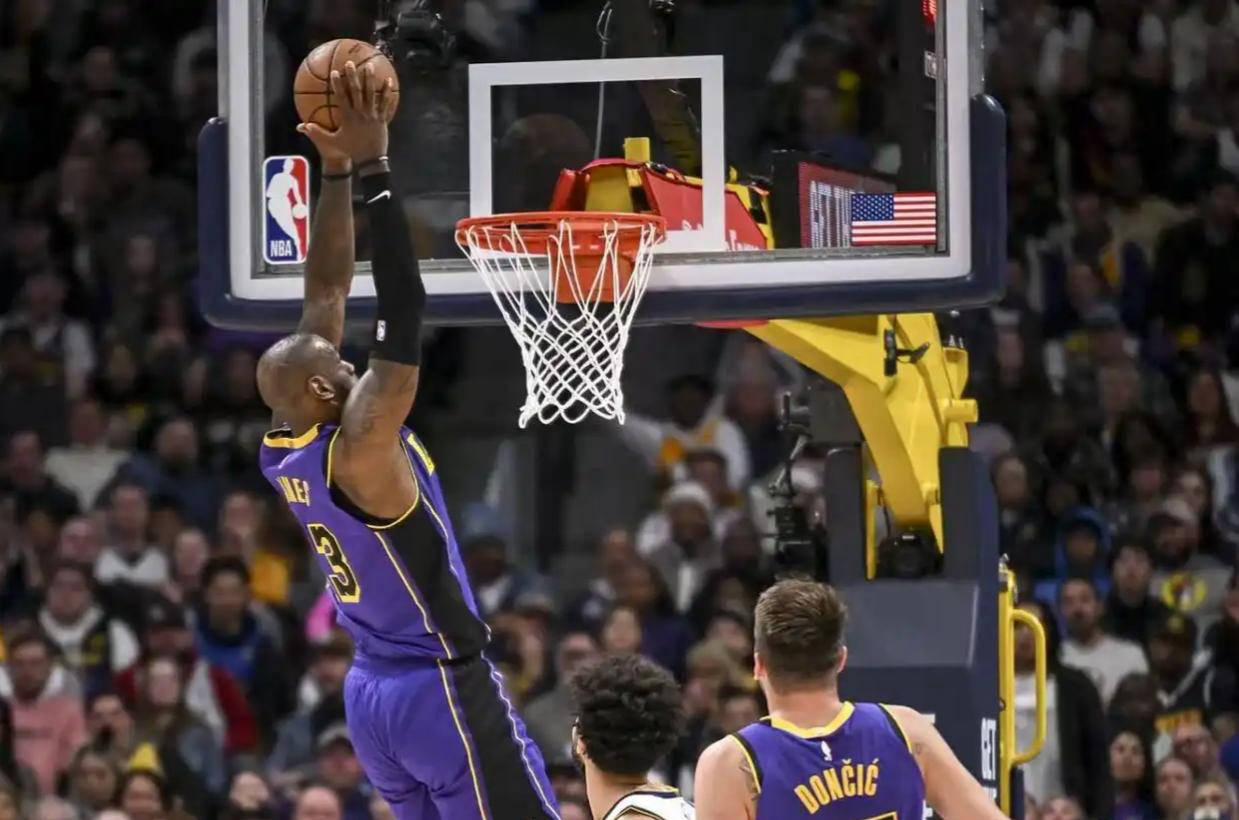 开云官网-湖人客场大胜掘金，球队士气高涨的简单介绍