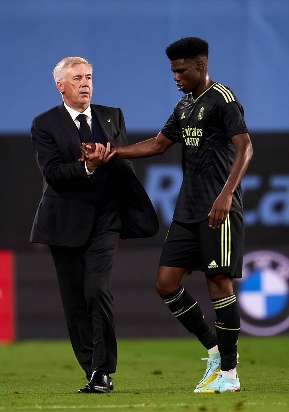 墨西哥逆转丹麦，楚阿梅尼扛起全队