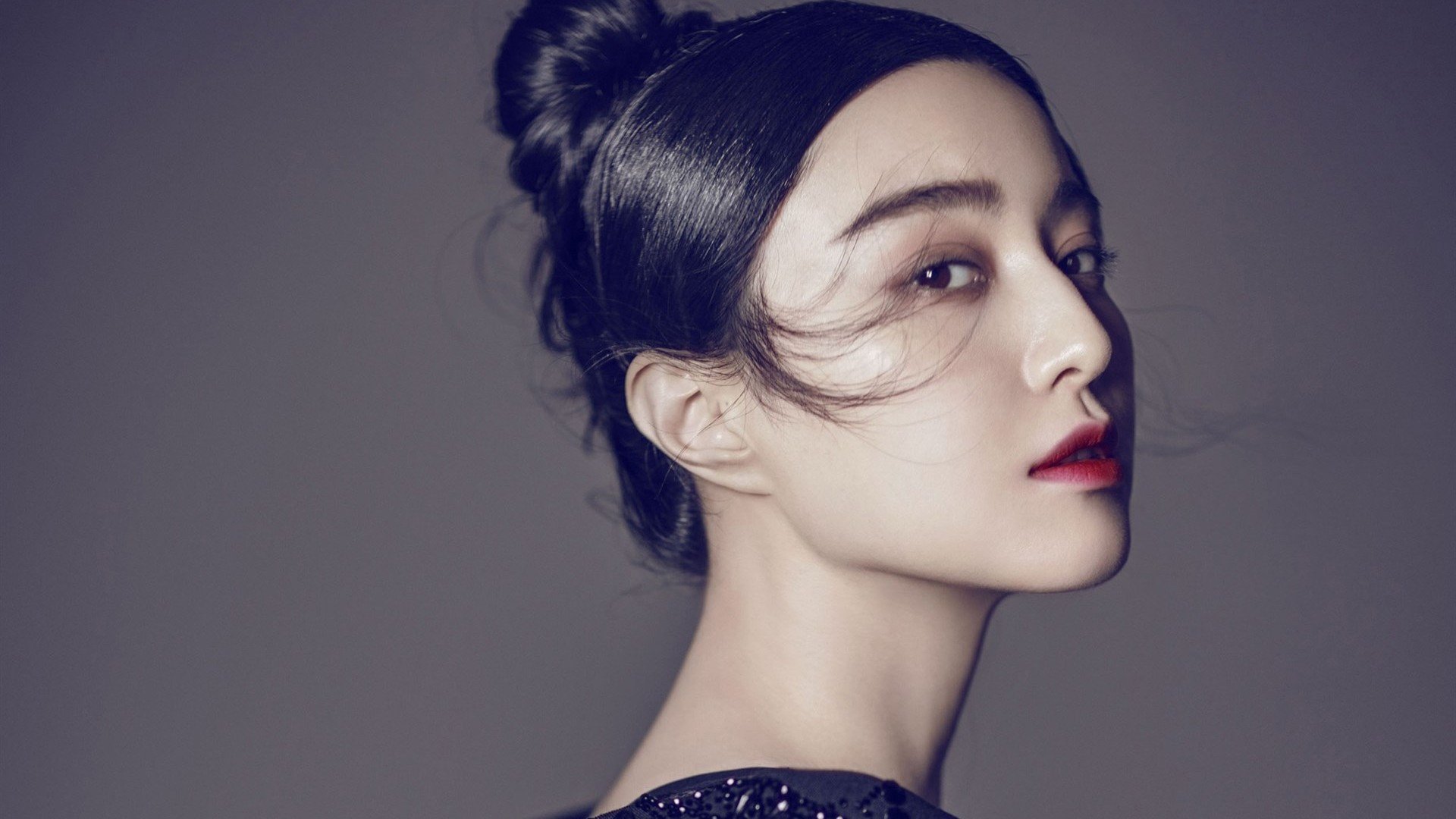 开云-节奏大师与团队利刃，小贾伦掌控内线，老鹰啄食雷霆的战术解析