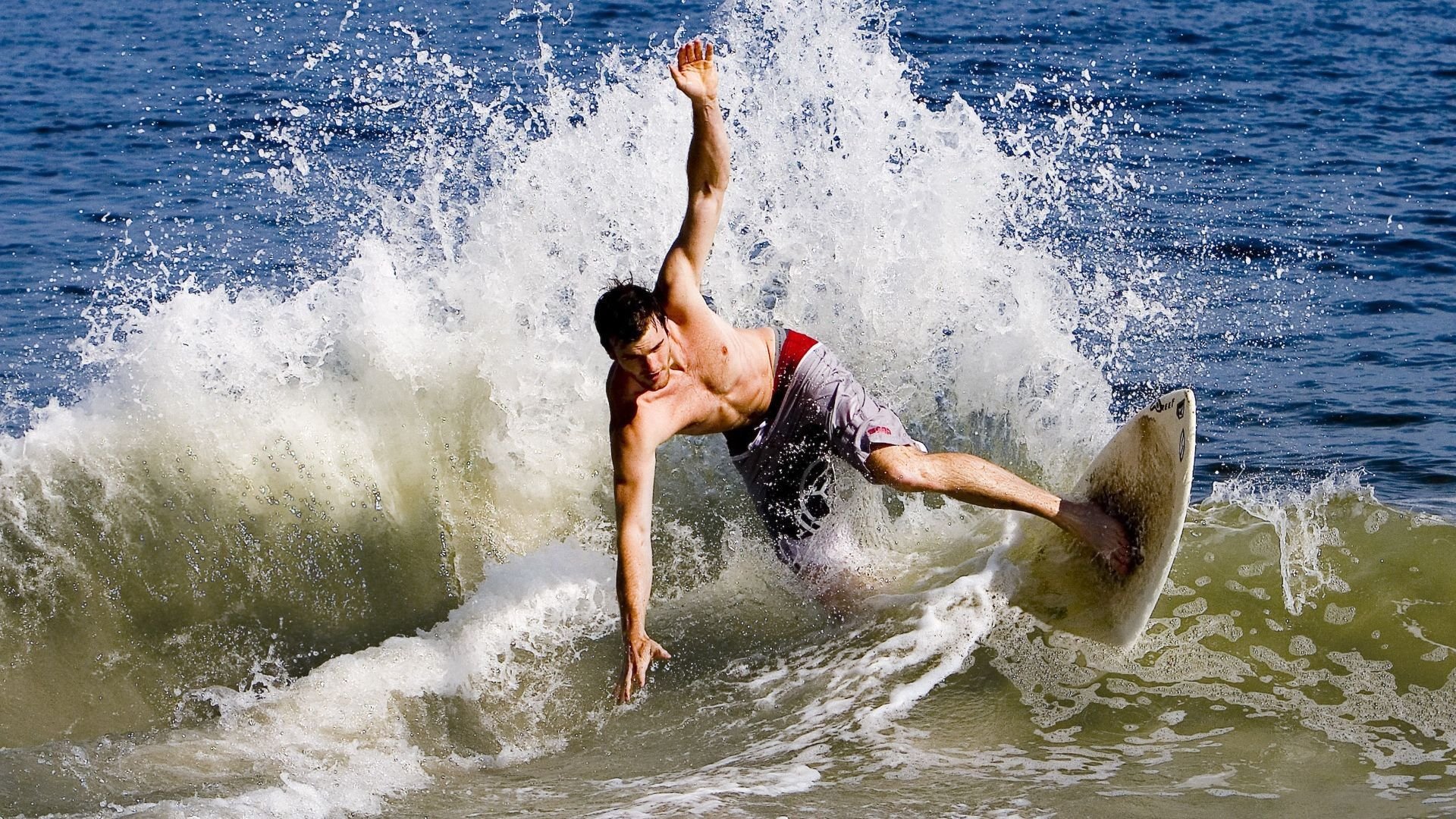 七十三分钟与一生等待，阿劳霍一刺，撕裂沙特童话